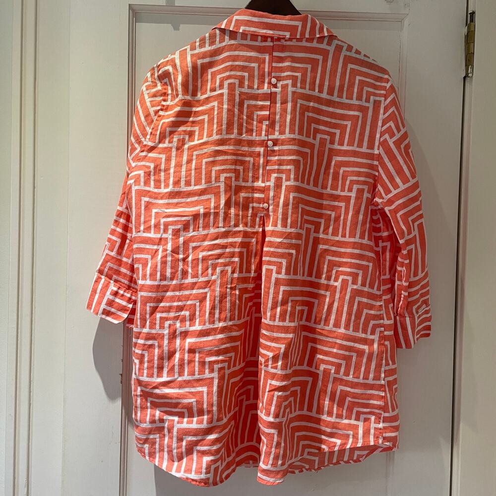 Chico's No-Iron Linen Enamel Maze Loop-Back Tunic Size 1 Medium - Picture 4 of 9